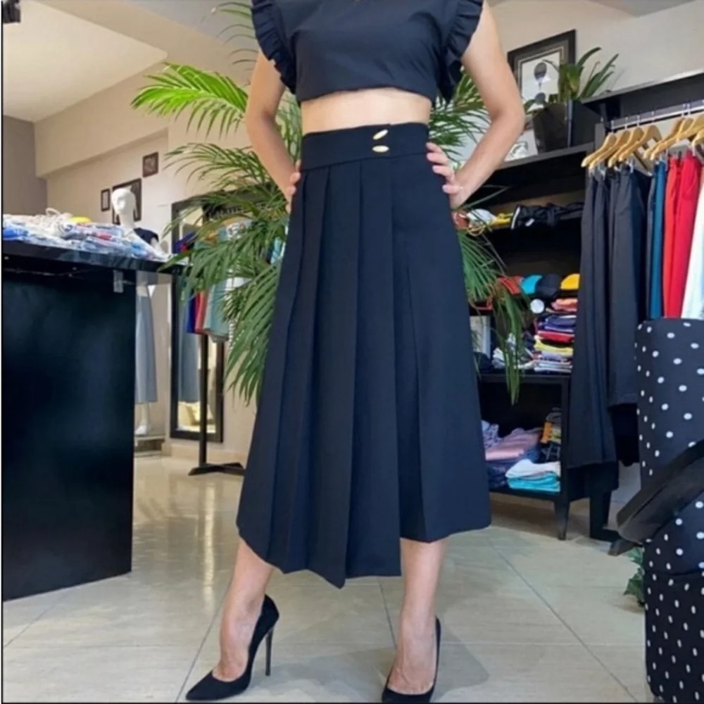 Zara Black culottes / bermudas - Picture 1 of 6